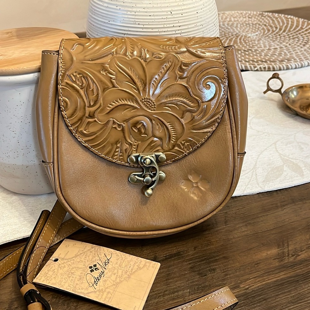 NWT.  Patricia Nash tan Crossbody Bag
